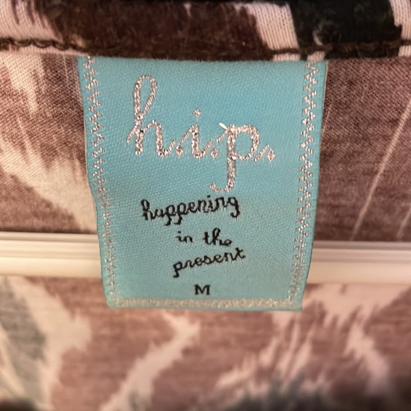 H.I.P. Brand women’s sleeveless top.From Nordstrom.Size M Gathering below neck. - Picture 2 of 7